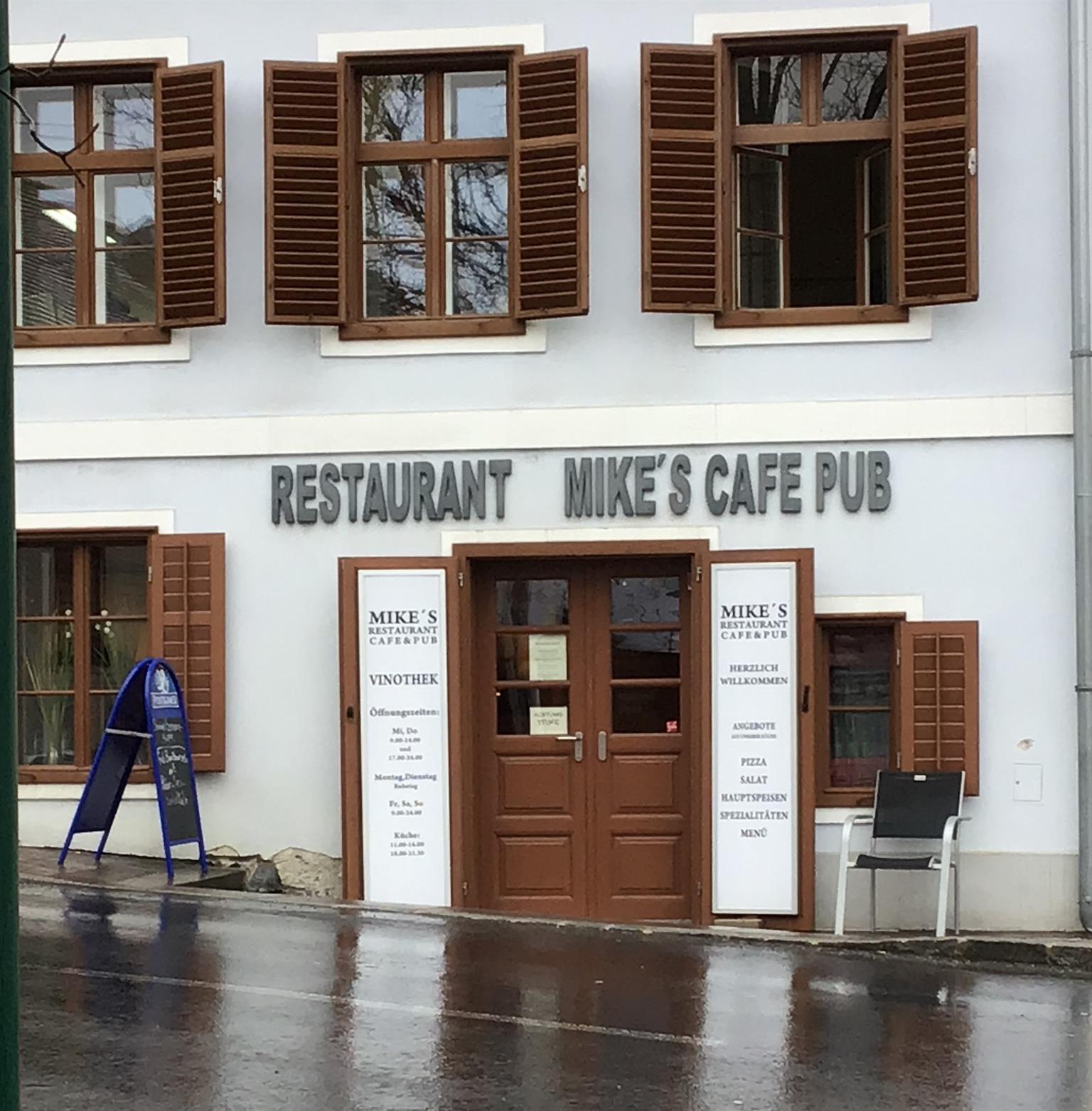 Mike's Cafe Pub